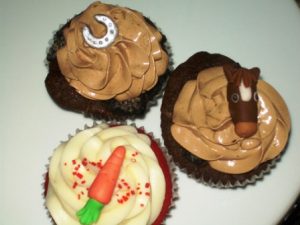 Grace and Shellys Cup Cakes: Horse cup cakes